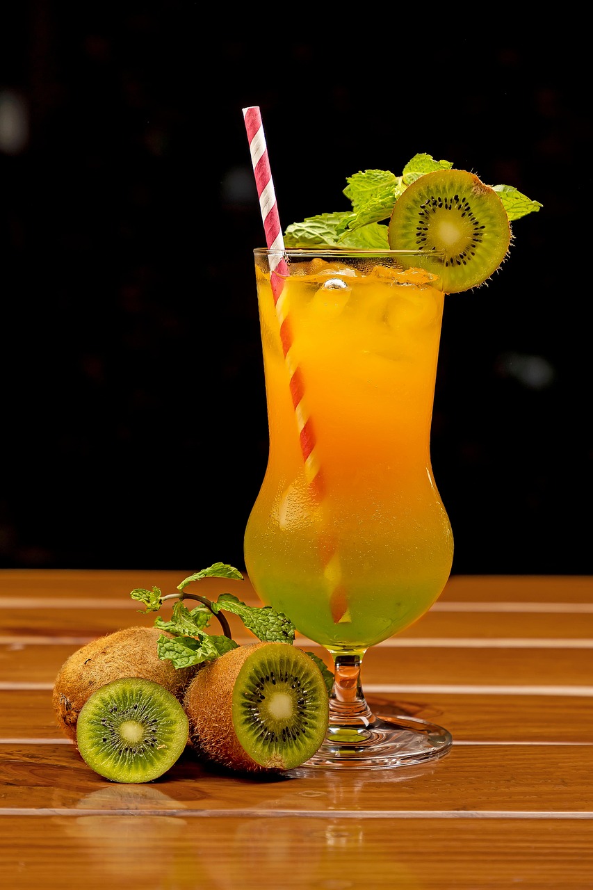 services-01 drink, kiwi, glass, beverage, straw, fruit, juice, refreshment, cold drink, food and drink industry, food art, food blogging, food photography