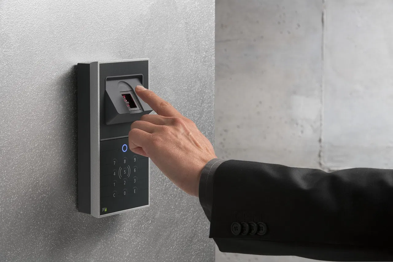 Wie funktioniert biometrische Authentifizierung sicher?